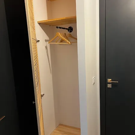 Czysta - Old Town, Superb Location, Railway Access Apartment